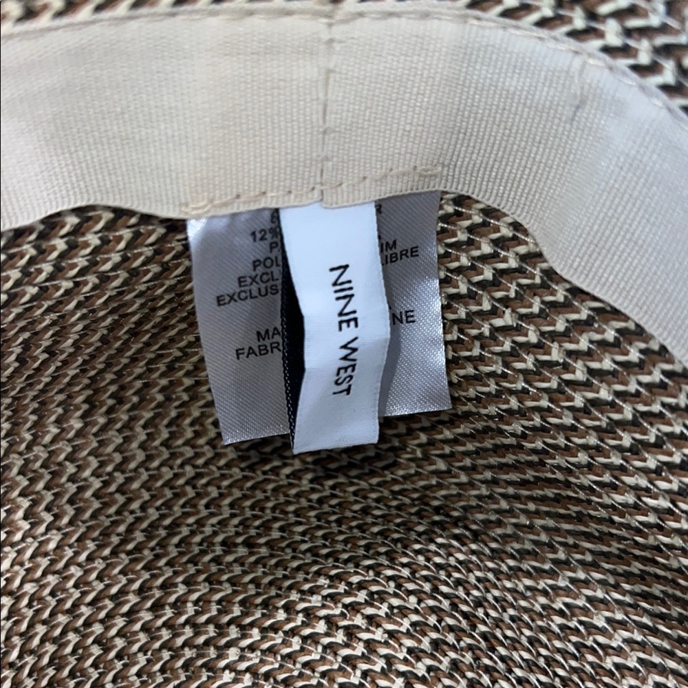 🛍️ 3 for $20 🛍️ - NWOT - Nine West Tan and Cream Woven Hat - Picture 2 of 9